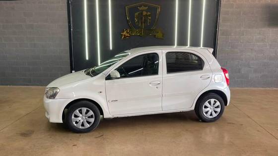 TOYOTA ETIOS 1.3 X 16V FLEX 4P MANUAL TOYOTA ETIOS 1.3 X 16V FLEX 4P MANUAL